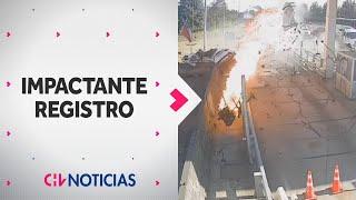 IMPACTANTE REGISTRO del fatal choque a exceso de velocidad en peaje de Purranque