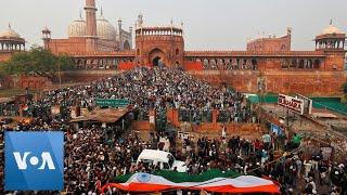 People Gather at New Delhi's Jama Masjid Mosque to Protest Citizenship Law