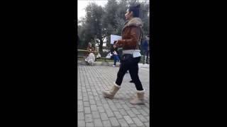 kampüste bir danscı  / a dancer on campus