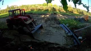 Building the base for Gertie's Garage - Construction de la base du Garage de Gertrude