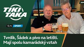 TIKI-TAKA: Tvrdík, Šádek a pivo na letišti. Mají spolu kamarádský vztah