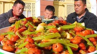 20kg shrimp tail to make hot shrimp tail noodles in northern Shaanxi! Shrimp meat tasty noodles ten