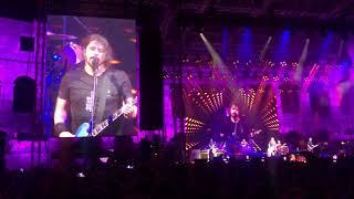 Foo Fighters - Fan plays drums and "destroys" it - Wheels - Arena Pula Croatia