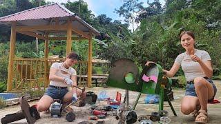 Beautiful girl fixes broken industrial slicer to help poor old lady - Girl Mechanical.