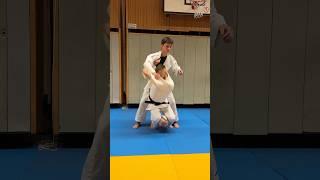 ️Morote Seoi Nage with a ball between the legs to improve foot positioning during the throw #judo
