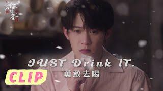 CLIP【猎罪图鉴2 | Under The Skin2】——#檀健次 #金世佳 一個轉身的功夫，城隊怎麼已經把沈翊自製顏料當牛奶喝進肚了？在線呼叫何法醫搶救一下！