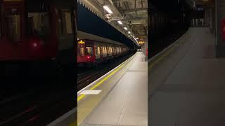 Just Trains - 60 #shorts #ukrailways #tube #london #londontrain