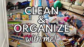 CLEANING, DECLUTTERING, AND ORGANIZING THE PLAYROOM!