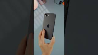 Unboxing the iPhone 16e in Matte Black 