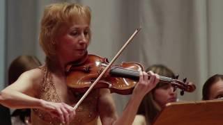 Elena Denisova con orchestra da camera di Minsk / Direttore Evgeny Bushkov