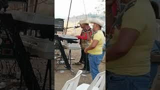 el animador y sus teclados el corrido de los Pérez