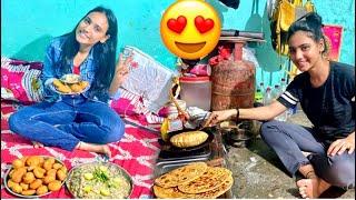 Aaj Ritika ने लिट्टी बना के खिलाया Cute Girlfriend || Ritika and Subhash vlog