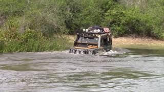 Land Rover Defender 300tdi (Tarzan) in Action.