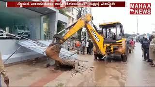 MAHAA HYDERABAD:  GHMC Officials Footpath Encroachment Demolition | MAHAA NEWS