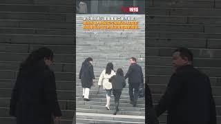 余华英拐卖儿童案重审二审开庭 杨妞花朝支持自己的人鞠躬
