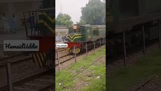 Green Line 5UP crossing 7UP Tezgam at Raiwand Junction