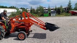 Kubota L2201 traktori, etukuormaajalla