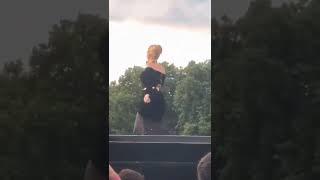 adele stop the concert Bst festival at Hyde Park London to help a fan. #adele