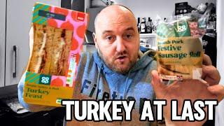 FINALLY A FESTIVE PRODUCT WITH TURKEY !!! - Co-op Meal Deal ft. a FESTIVE SAUSAGE ROLL & A BONUS END