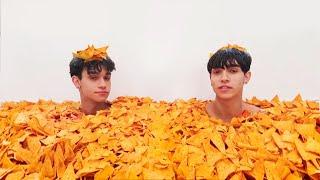 COSAS GRANDES #16 - Bañera GIGANTE llena de NACHOS