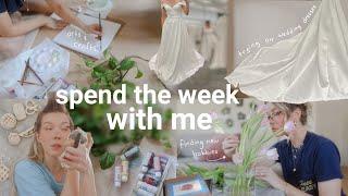 I finally tried on wedding dresses  // + new home decor, crafting & a life update // week in my life