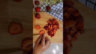 میان وعده سالم رژیمی و پروتئینی با توت فرنگی | مناسب برای کاهش وزن و تناسب اندام