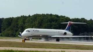 Delta MD-88 Skidding on Takeoff