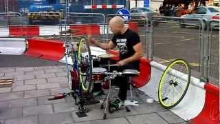 Great Street Drummer with bicycle wheels !