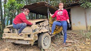 The girl repaired and restored the old car was abandoned for a long time.