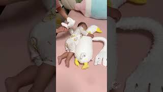 现在哄睡拍睡都太省妈了，真后悔没早点发现这个安抚抱枕，宝宝很喜欢，可以侧靠可以抱着，像妈妈抱着一样。#哄宝宝睡觉神器 #婴儿安抚玩具 #哄娃神器