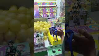 Winning Demon Slayer Zenitsu with Claw Machine on First Try