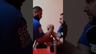 Levan prepares for Devon #armwrestling #devonlarratt #levansaginashvili