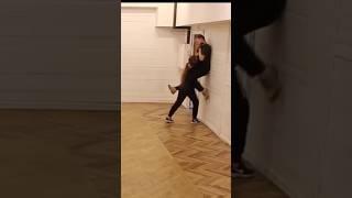 Не шути с этой девчонкой!  Студенты актеры #имитация #мхат #сценическийбой #сценическаядрака