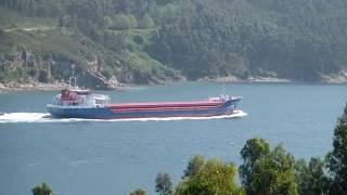 Carguero Saliendo de Ferrol, frente a San Felipe, may18