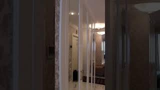 Встроенный зеркальный шкаф в прихожую