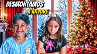 EU AMO DESMONTAR A ÁRVORE DE NATAL!*Ana Estela não gosta