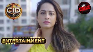 CID Entertainment | CID | Investigation करने Road पर उतर आई है Officer Purvi!