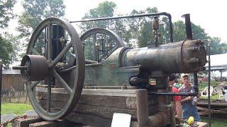 Bessemer Gas Engine, Grove City , PA,  Circa 1899-1929 at Almelund Threshing Show.