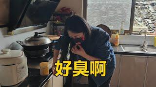 推開家門臭味撲鼻而來，到底發生了什麼事？夫妻倆膽水都吐出來了【農人家三嫂】