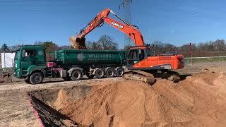 Doosan DX 255 LC5 - Aushub Baugrube in Offenbach am Main