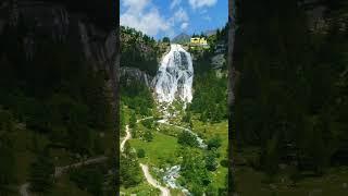 L'imponente Cascata del Toce con un salto d'acqua di 143 metri, è il simbolo della Valle Formazza.