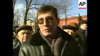 Ukraine: Clashes: protest against President Leonid Kuchma