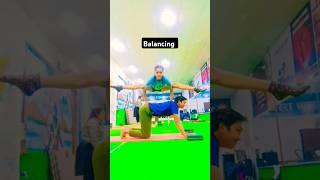 Balancing ACROYOGA. #yoga #balance #acroyoga #motivation #yogainfluencer #youtubeshorts #motivation