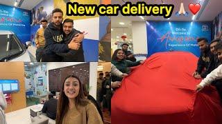 New Gaadi Ki Delivery Lene Pohoch Gaye