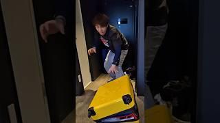 每次去旅行都要打的大BOSS！？ #funny #wwe #trip #搞笑小劇場