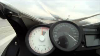 BMW k1200s 0-290kmh vs.  suzuki gsx r 750.wmv