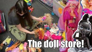 THRIFT DOLL HUNT WITH ME: THE DOLL STORE! Barbie (vintage 90’s), Rainbow High, LOL OMG, MLP and more