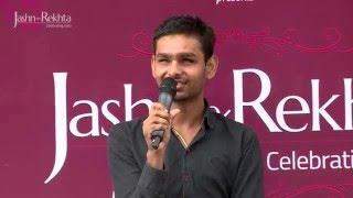 An audience reading a sher at Jashn-e-Rekhta-2015