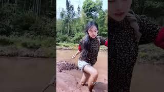山沟沟里的农村，生活没有城市繁华，简单而纯朴，但勤劳的人们依然是幸福的。#农村#农村生活