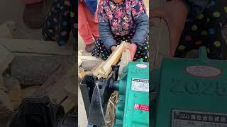 Electric firewood splitter at home, easy to split firewood 212